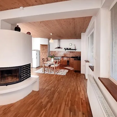 Priestranny, Svetly Apartmán Podturen