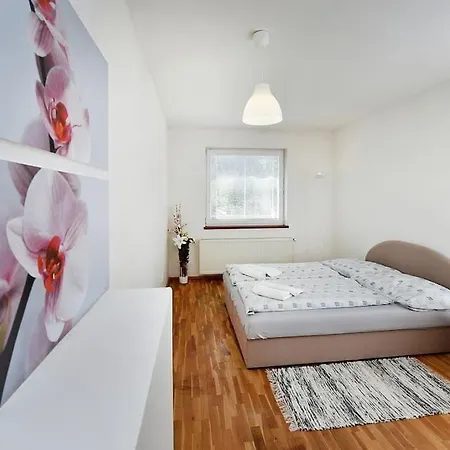 Priestranny, Svetly Apartmán Podturen