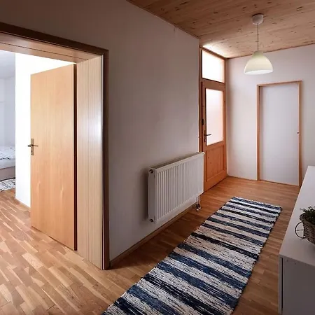 Priestranny, Svetly Apartmán *